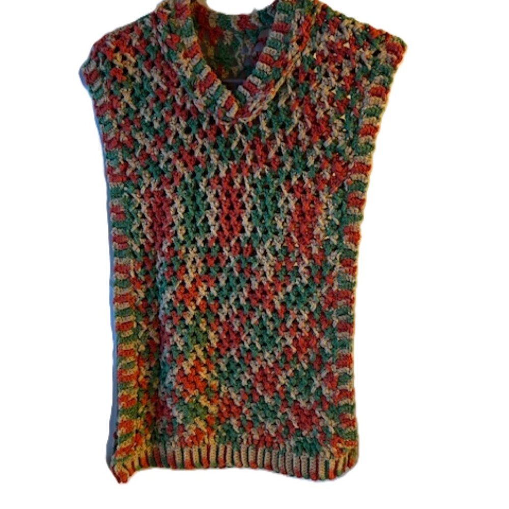 Handcrafted sweatshirt V-neck open sides